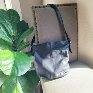 Vintage Eddie Bauer Bucket Bag Purse Leather Zipper‎ Buckle Stunning!